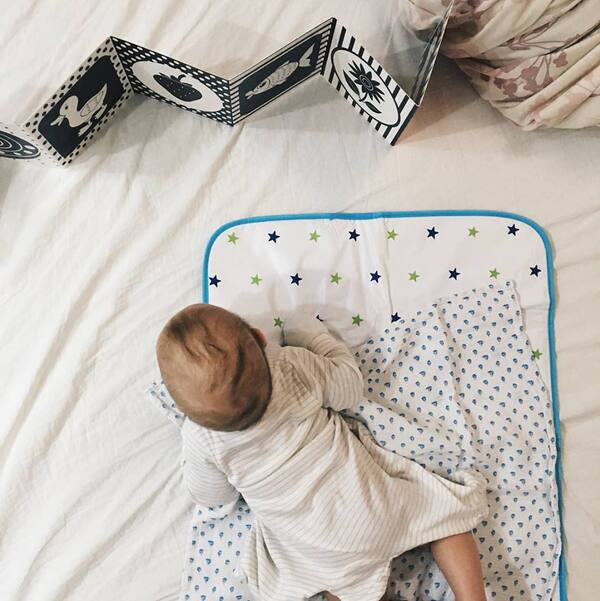 A contrast book for a baby.Lapotunechka / Контрастна книжка для немовляти. Лапотунечка 978-966-748-535-1-5