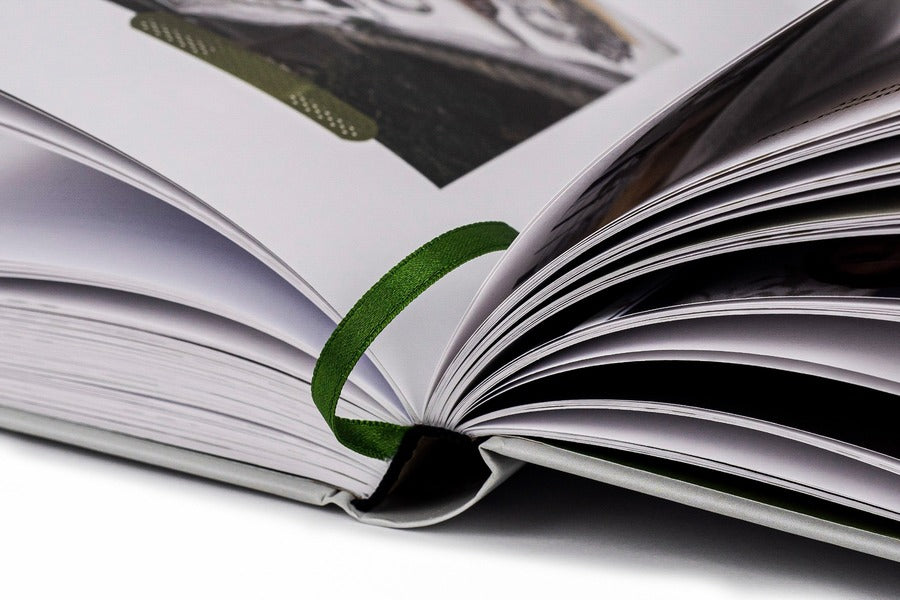 Invincible. A book about the resistance of Ukrainian women in the war against Russian invaders / Invincible. А book about the resistance of Ukrainian women in the war against Russian invaders Виктория Покатис 978-617-8107-93-2-6