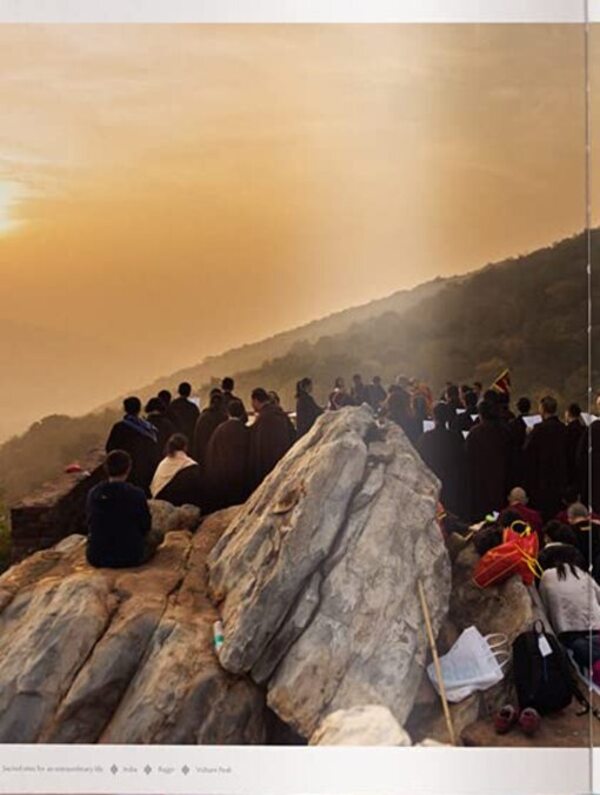 Sacred Spaces. The Holy Sites of Buddhism / Sacred Spaces. The Holy Sites of Buddhism Оливер Фюллинг 9783961713110-6