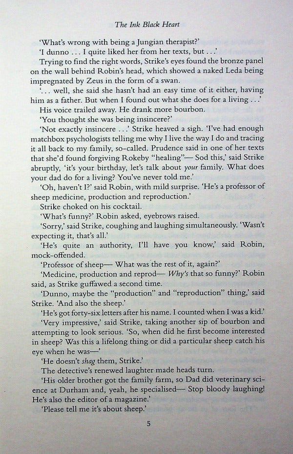 The Ink Black Heart / The Ink Black Heart Роберт Гэлбрейт 978-0-7515-8418-9-6