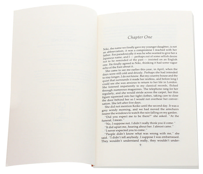 A Pale View Of Hills Kazuo Ishiguro / Кадзуо Исигуро 9780571258253-4