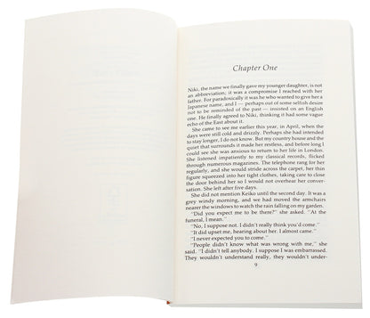 A Pale View Of Hills Kazuo Ishiguro / Кадзуо Исигуро 9780571258253-4