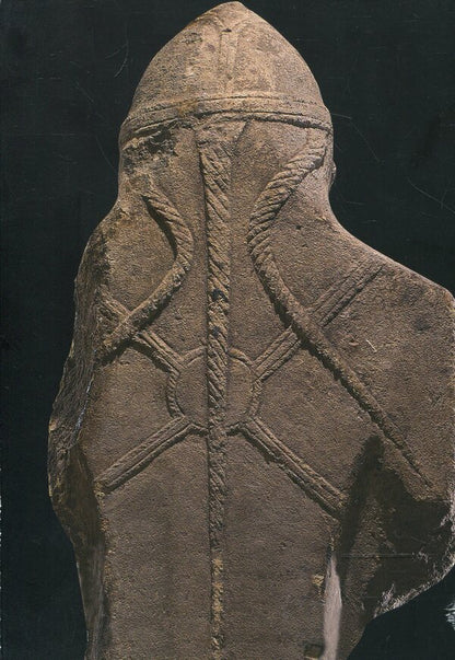 Age of bronze. Ancient sculpture and plastic of Ukraine. Stone sculpture of Crimea / Доба бронзи. Давня скульптура і пластика України. Кам'яна скульптура Криму Надежда Довженко 978-966-7845-47-6-4