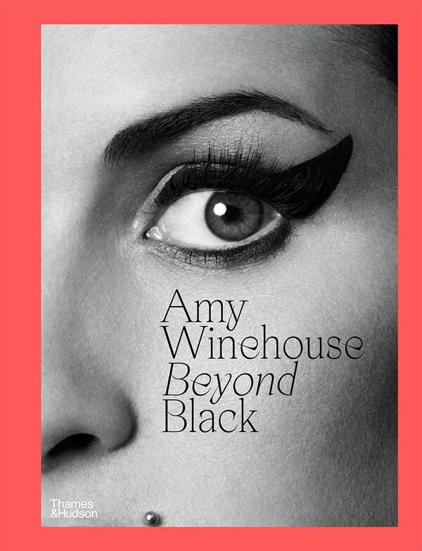 Amy Winehouse. Beyond Black / Amy Winehouse. Beyond Black Наоми Пэрри 9780500024287-1