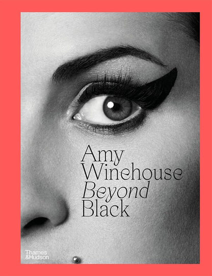 Amy Winehouse. Beyond Black / Amy Winehouse. Beyond Black Наоми Пэрри 9780500024287-1