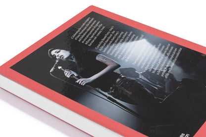 Amy Winehouse. Beyond Black / Amy Winehouse. Beyond Black Наоми Пэрри 9780500024287-6