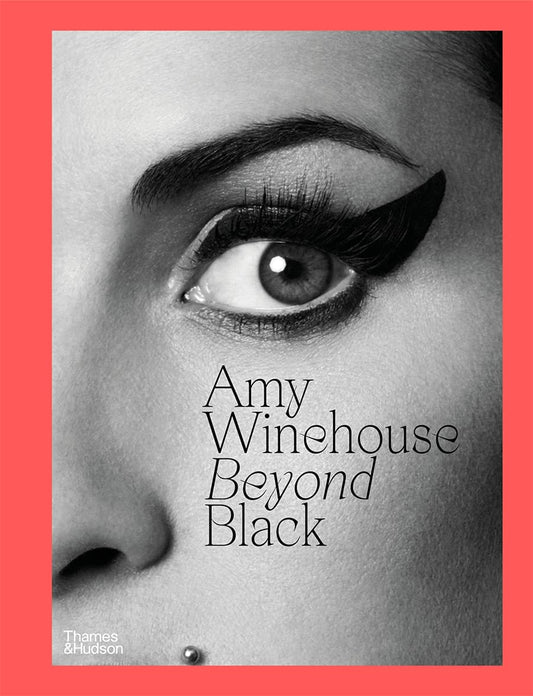 Amy Winehouse. Beyond Black Naomi Perry / Наоми Пэрри 9780500024287-1