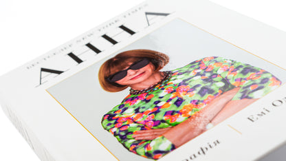 Anna Biography of Anna Wintour, editor-in-chief of Vogue / Анна. Біографія Анни Вінтур, головної редакторки Vogue Эми Оделл 978-617-8222-35-2-4