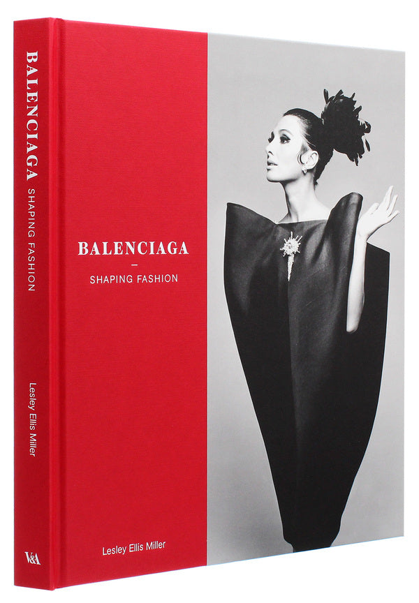 Balenciaga. Shaping Fashion Leslie Ellis Miller / Лесли Эллис Миллер 9781851779031-3