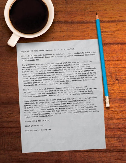 Five Nights At Freddy's. Ultimate Guide Scott Cawthon / Скотт Коутон 9781338767681-2