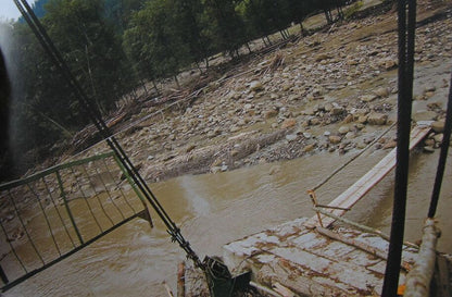 Land of the Carpathians. Happiness among floods / Carpathian Land. The Land of Floods and Happiness / Землі Карпат. Щастя серед паводків / Carpathian Land. The Land of Floods and Happiness Александр Ильенко, Дмитрий Медведенко 978-966-504-959-3-3