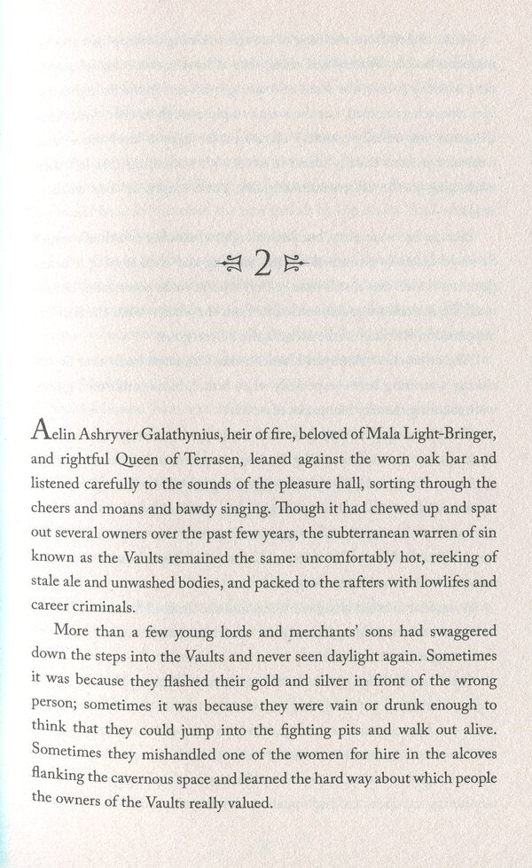 Queen of Shadows / Queen of Shadows Сара Маас 9781408858615-6