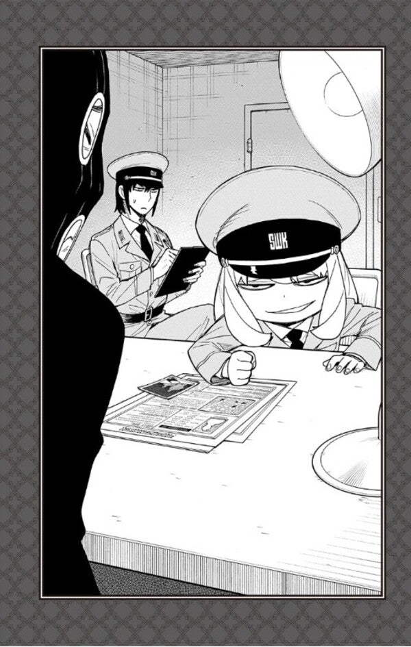 Spy X Family: Family Portrait Aya Yajima / Ая Ядзима 9781974739066-6