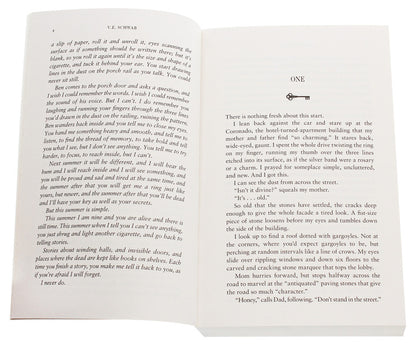 The Dark Vault / The Dark Vault Виктория Шваб 9781789090857-5