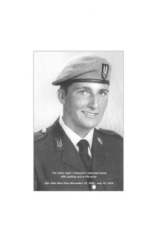 The Fighting Doc. The Rhodesian Bush War Diary Of John Coey, KIA 19 July 1975 John Alan Cowie / Джон Алан Коуи 9781910294963-4