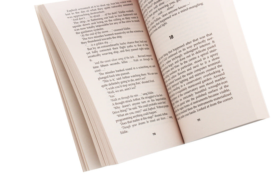 The Hitchhiker's Guide To The Galaxy Douglas Adams / Дуглас Адамс 9781529034523-5