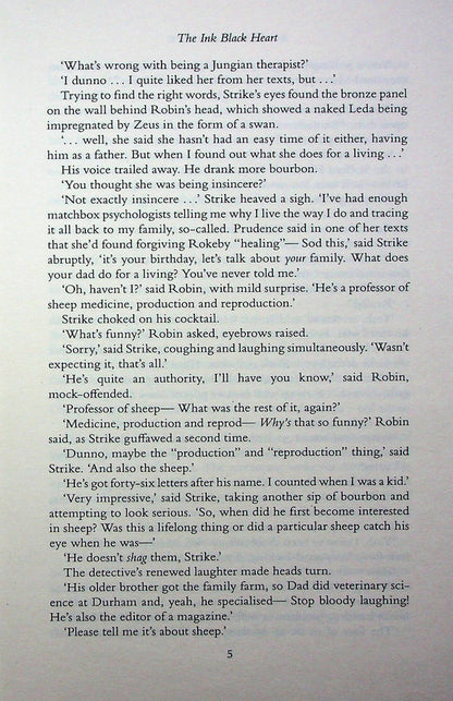 The Ink Black Heart / The Ink Black Heart Роберт Гэлбрейт 978-0-7515-8418-9-6