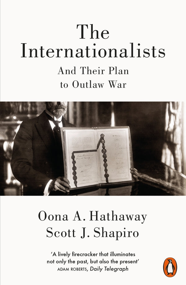 The Internationalists: And Their Plan To Outlaw War Oona Hathaway, Scott Shapiro / Уна Хэтэуэй, Скотт Шапиро 9780141981864-1