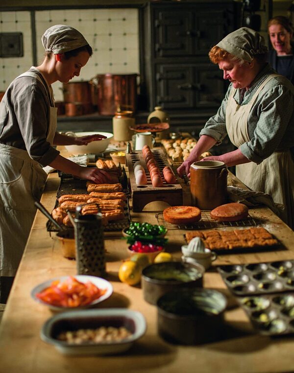 The Official Downton Abbey Cookbook Annie Gray / Энни Грей 9781781319574-4