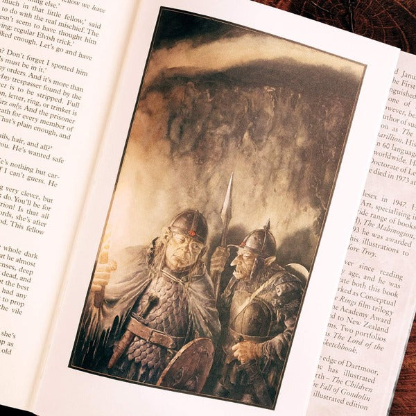 Two Towers John R.R. Tolkien / Джон Р. Р. Толкин 9780008376130-2