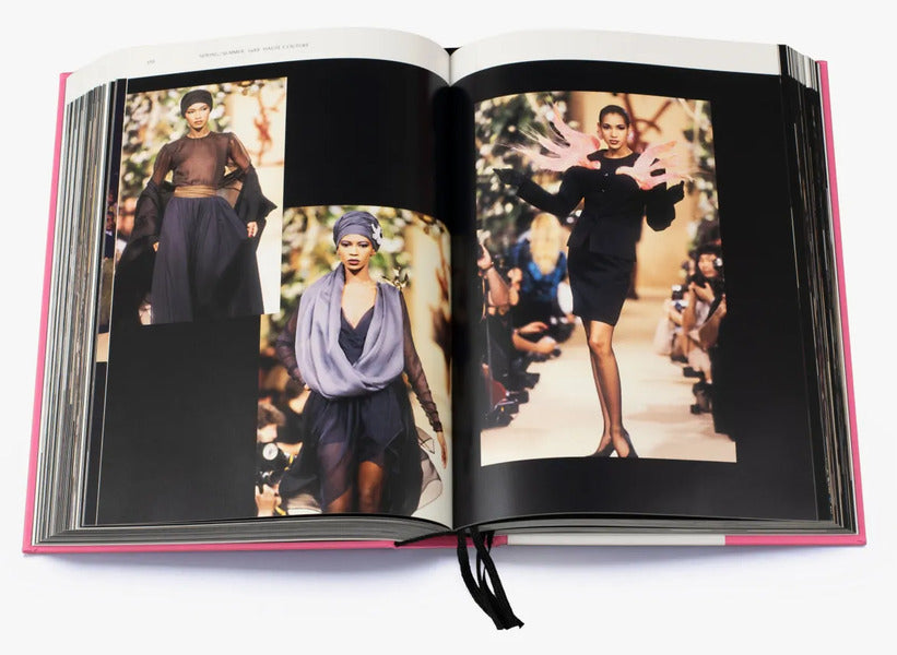 Yves Saint Laurent Catwalk. The Complete Haute Couture Collections 1962-2002 / Yves Saint Laurent Catwalk. The Complete Haute Couture Collections 1962-2002 Сьюзи Менкес 9780500022399-5