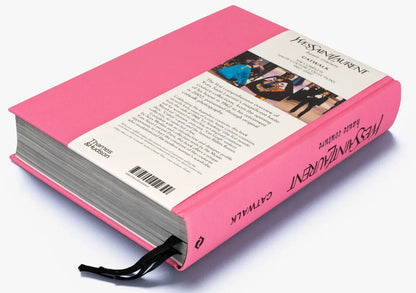 Yves Saint Laurent Catwalk. The Complete Haute Couture Collections 1962-2002 / Yves Saint Laurent Catwalk. The Complete Haute Couture Collections 1962-2002 Сьюзи Менкес 9780500022399-3